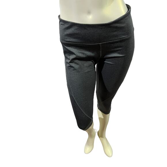 Grey Reebok Capri Leggings, Size Medium, Excellent Condition - Picture 16 of 16